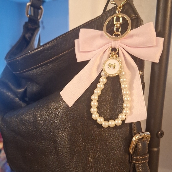 Pink Bow and Pearl Bag Charm - Picture 1 of 4